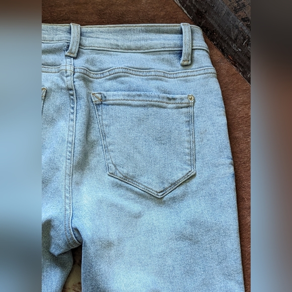 Kensi Vintage Luxe High Rise Skinny Raw Edge Hem Lt Wash Jeans - Picture 16 of 16